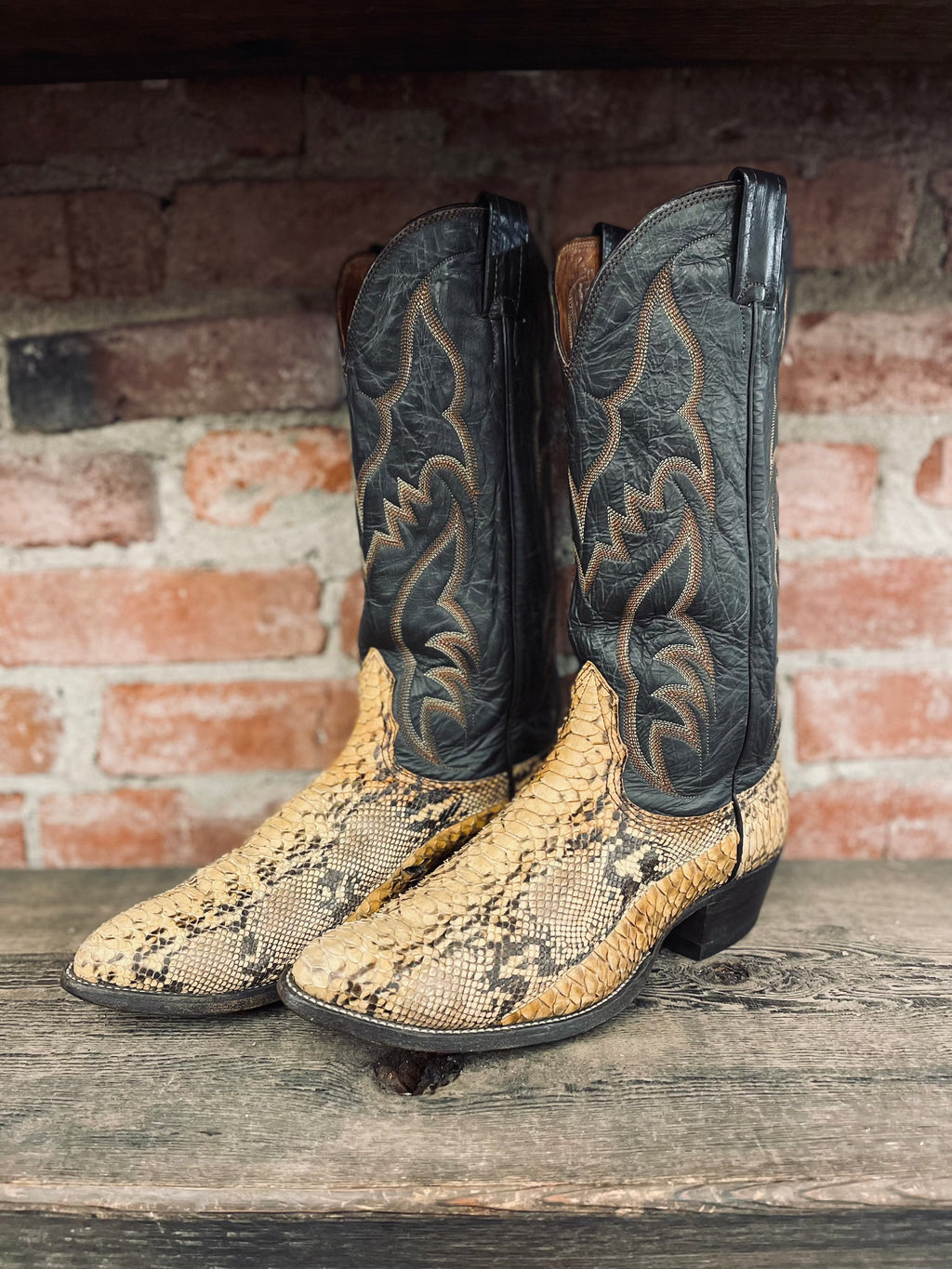 Nocona Made in USA Python Cowboy Boots Men s Size 8.5 Women s Size 1 Gold Dogs